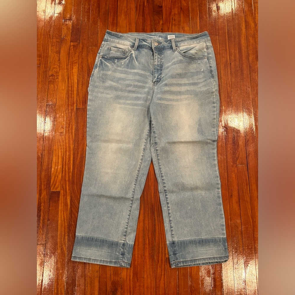 Time & Tru Cropped Jean